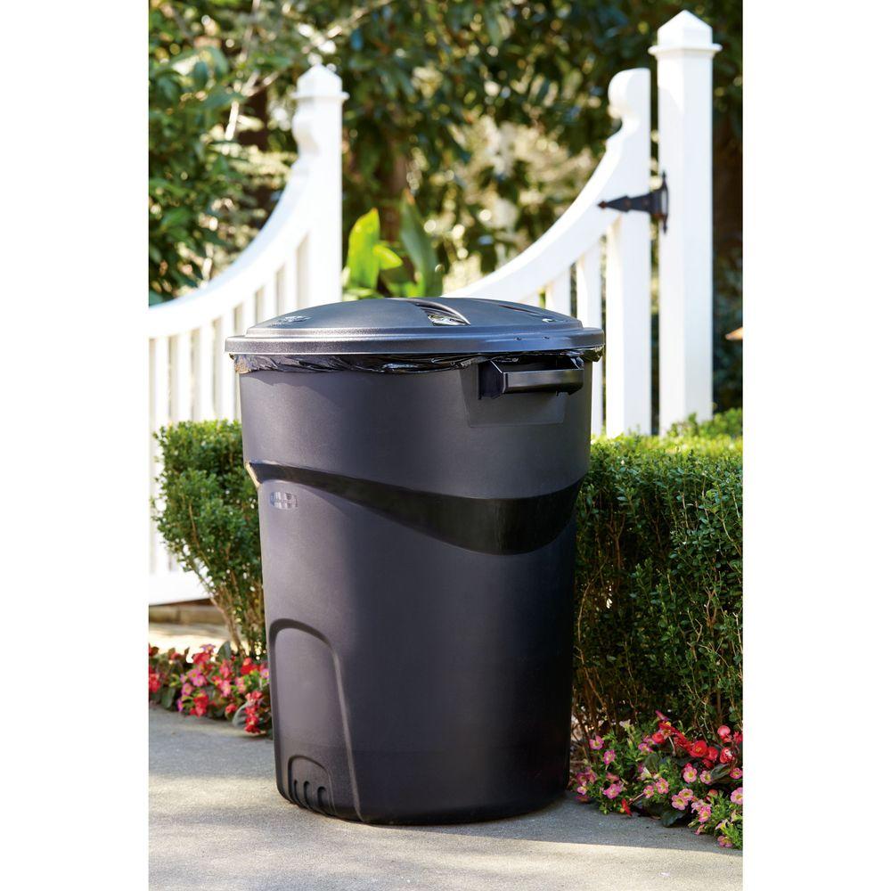 trash can rubbermaid roughneck 32